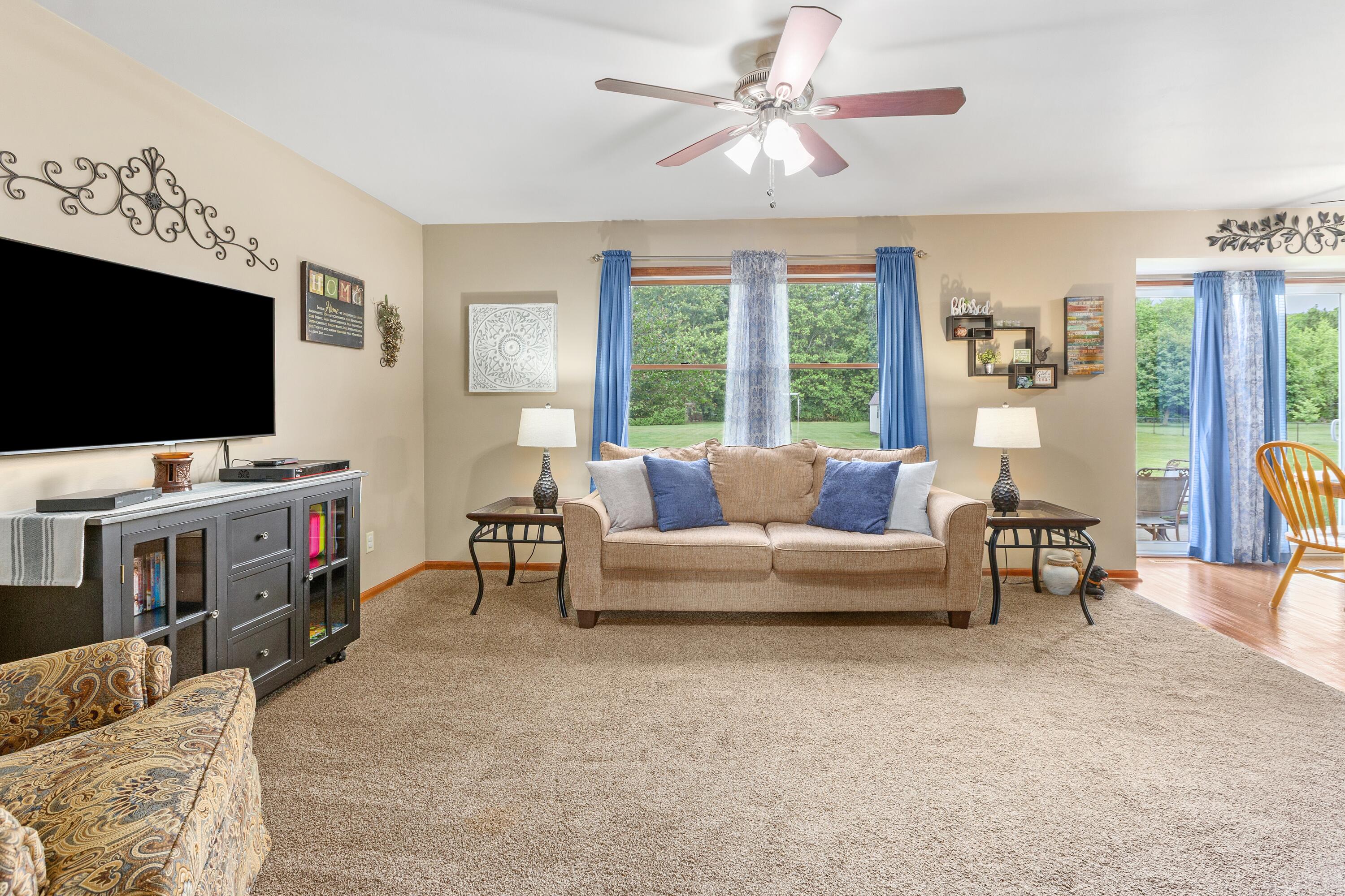 889 Rustic Acres Lane Hebron, IN 46341 - Photo 5 of 19 3000x2000