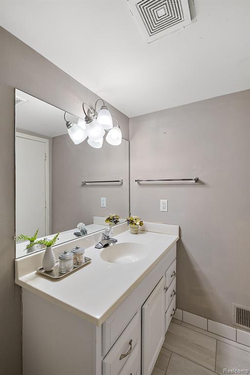 28696 Roxbury Street Farmington Hills, MI 48331 - Photo 26 of 55