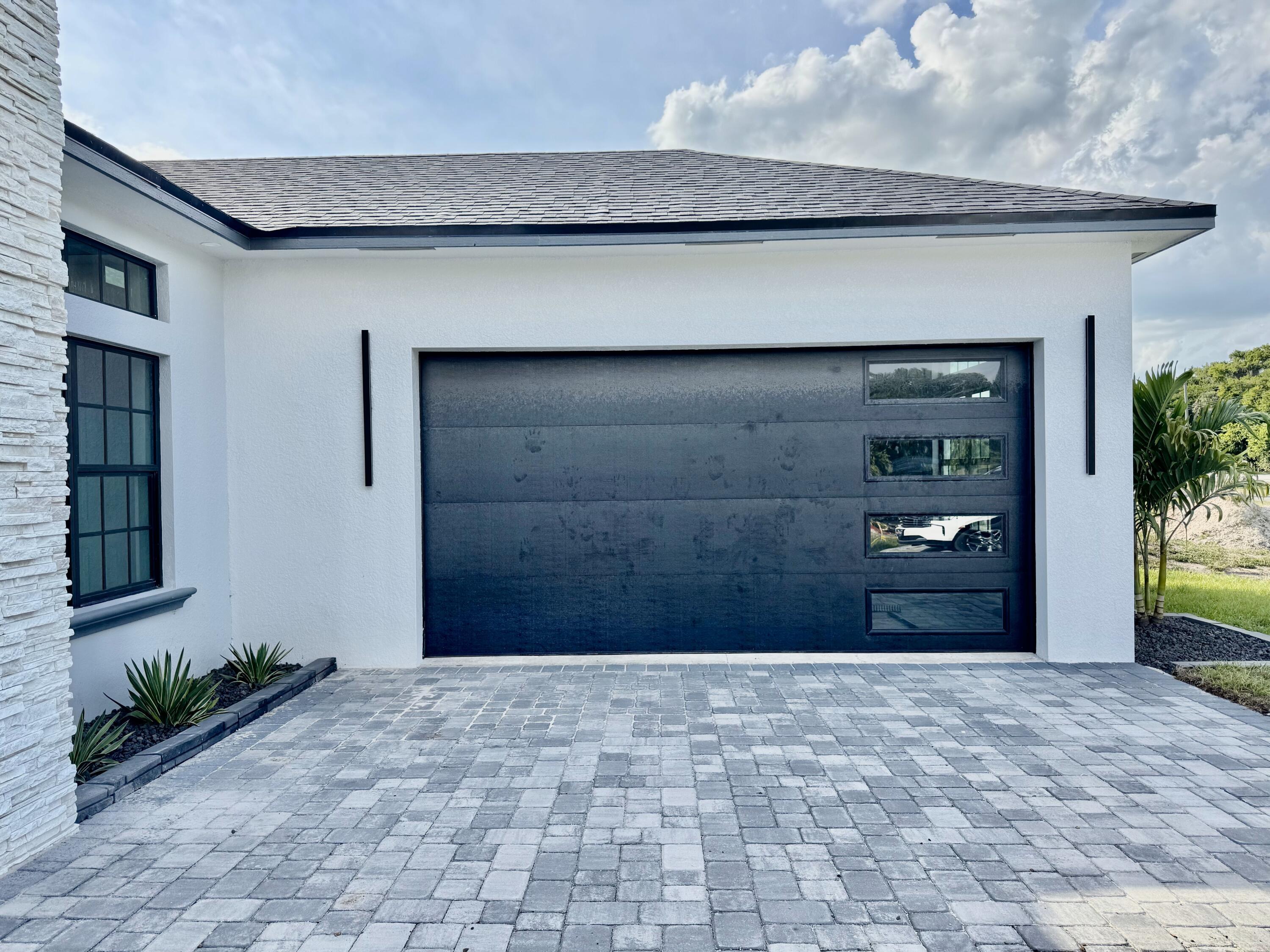 13200 Highway 441 Okeechobee, FL 34974 - Photo 35 of 42 a view of entryway front of house