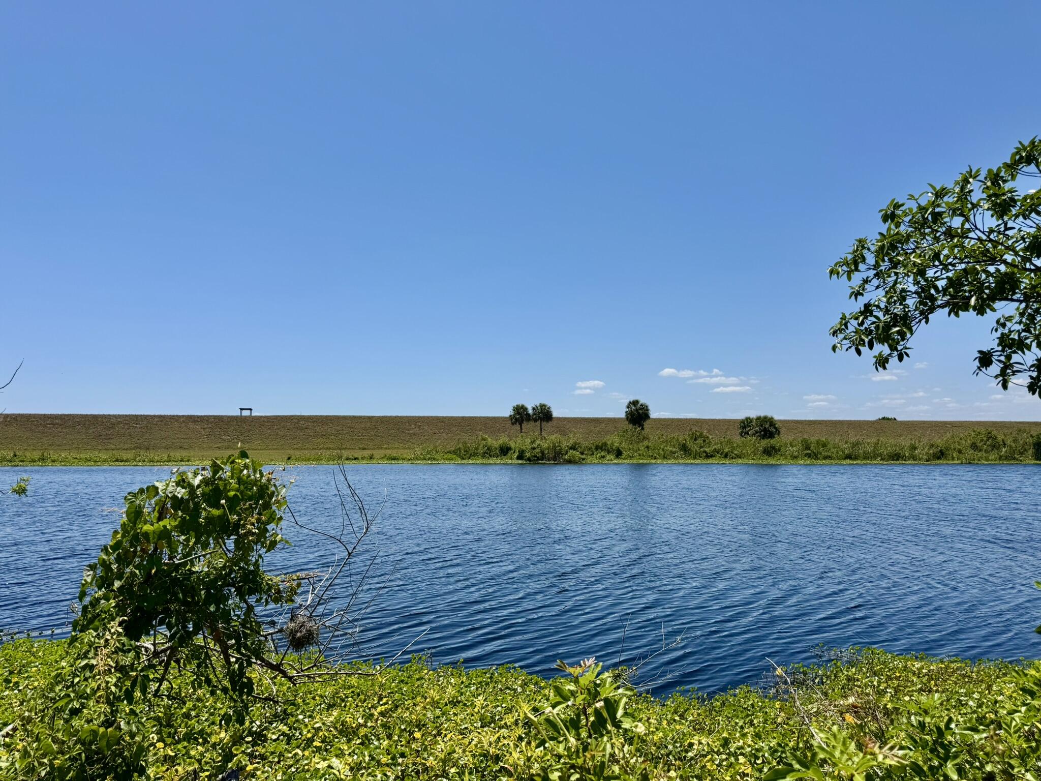 13200 Highway 441 Okeechobee, FL 34974 - Photo 40 of 42 a view of a lake and an ocean