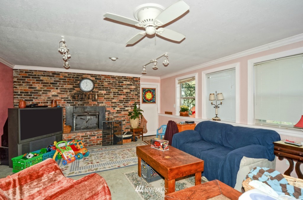 307 South 19th Street Renton, WA 98055 - Photo 4 of 25 Gallery Image 4