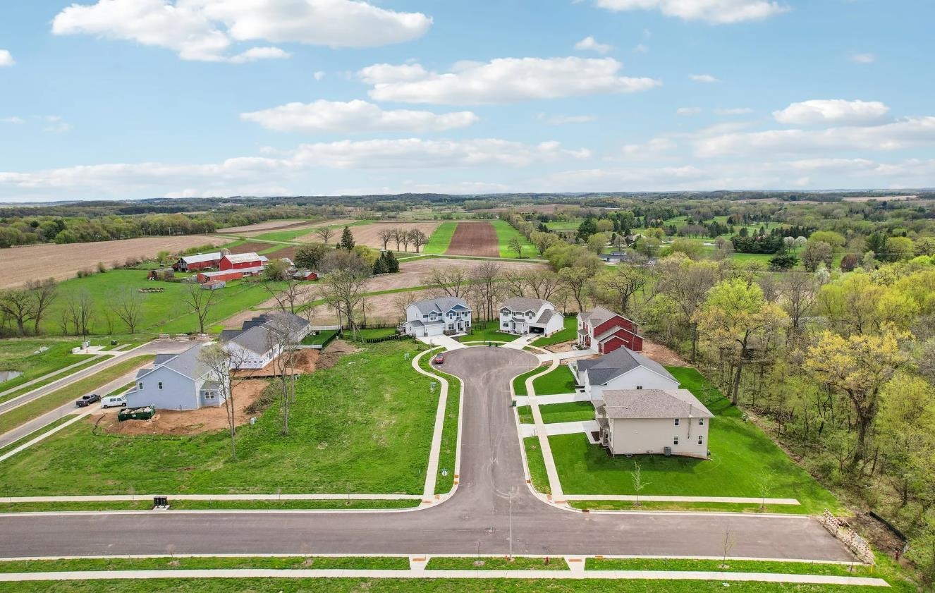 L55 Morning Star Way Cottage Grove, WI 53527 - Photo 4 of 7