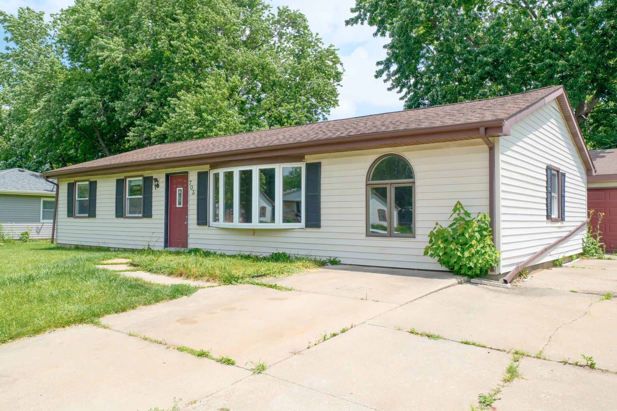 703 Dearborn Road Valparaiso, IN 46385 - Photo 6 of 33 2048x1365