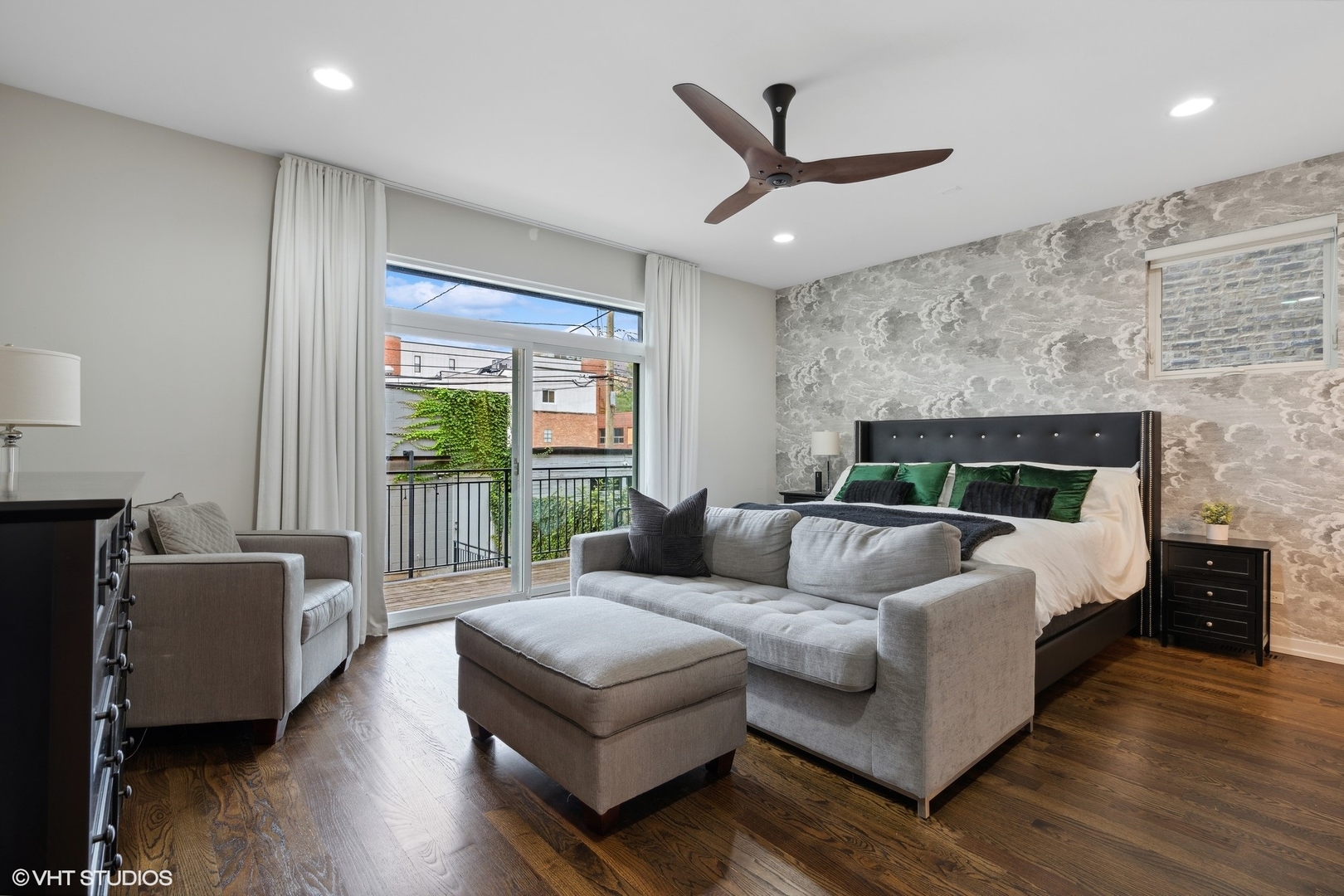1033 South Racine Avenue, Unit 1S Chicago, IL 60607 - Photo 12 of 29 a living room with furniture and a fireplace