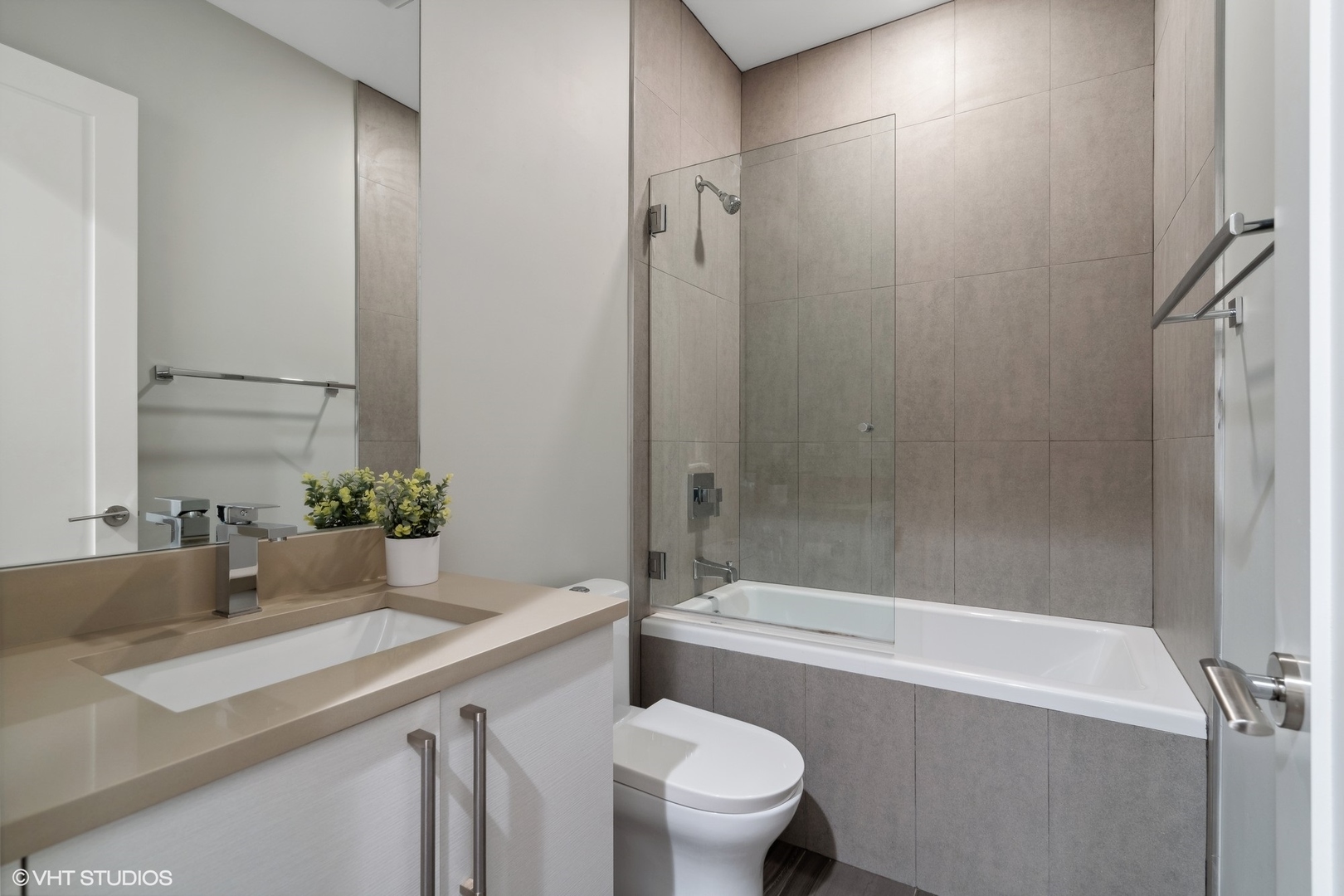 1033 South Racine Avenue, Unit 1S Chicago, IL 60607 - Photo 18 of 29 a bathroom with a sink a toilet and shower