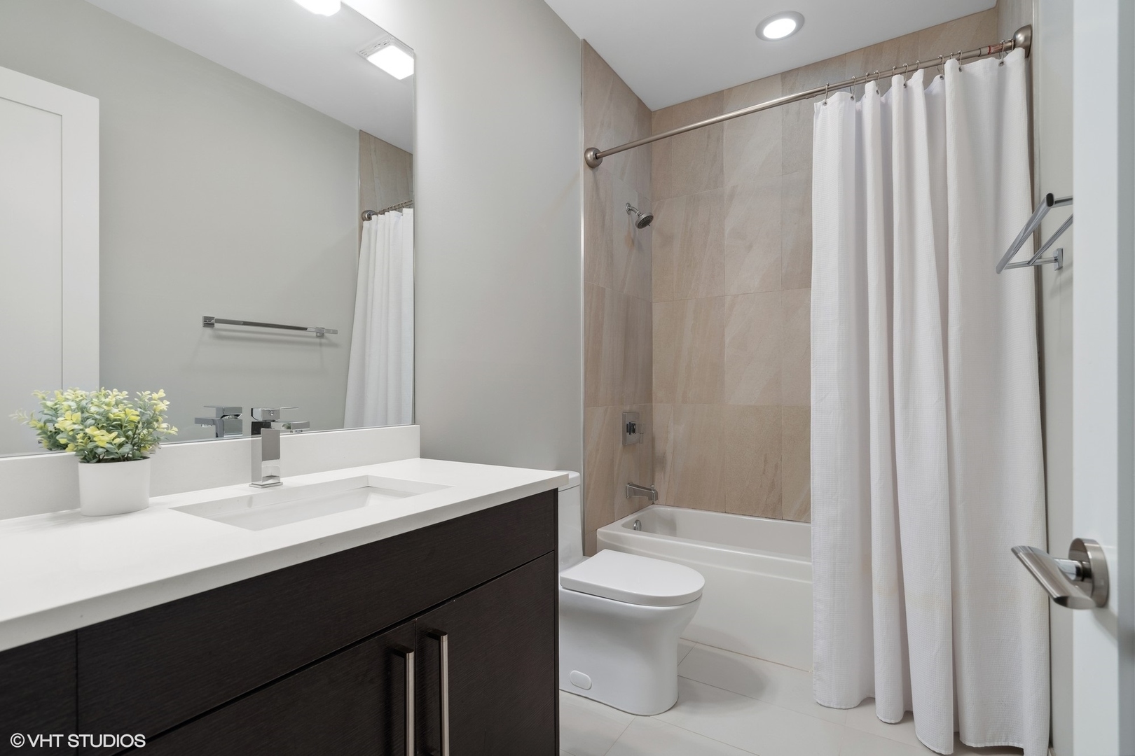 1033 South Racine Avenue, Unit 1S Chicago, IL 60607 - Photo 19 of 29 a bathroom with a sink a toilet and shower