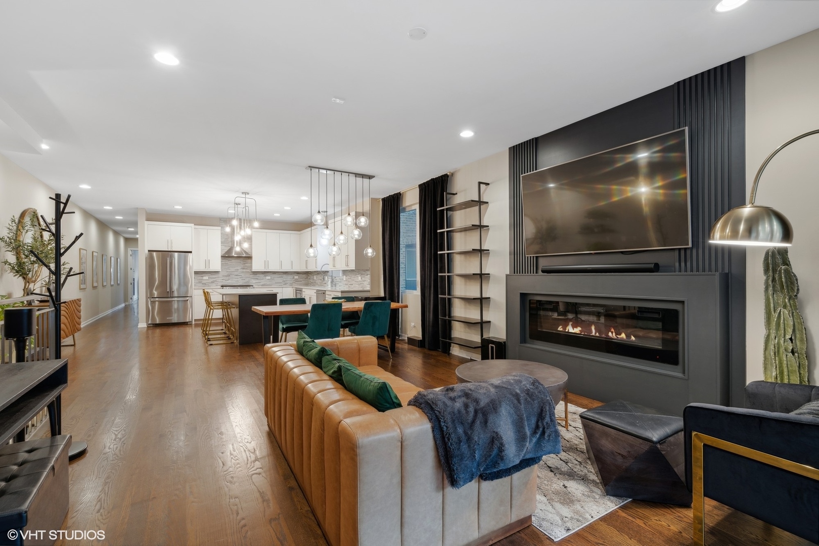 1033 South Racine Avenue, Unit 1S Chicago, IL 60607 - Photo 2 of 29 a living room with furniture and a flat screen tv