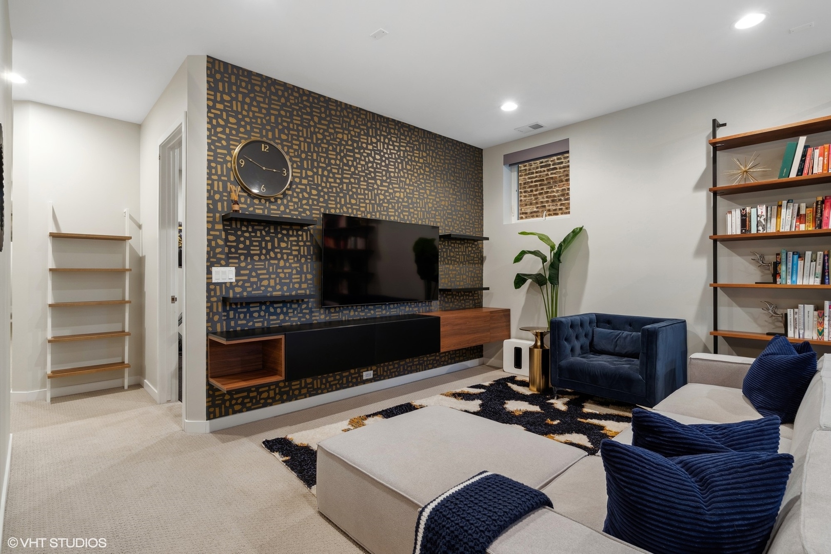 1033 South Racine Avenue, Unit 1S Chicago, IL 60607 - Photo 21 of 29 a living room with furniture and a flat screen tv