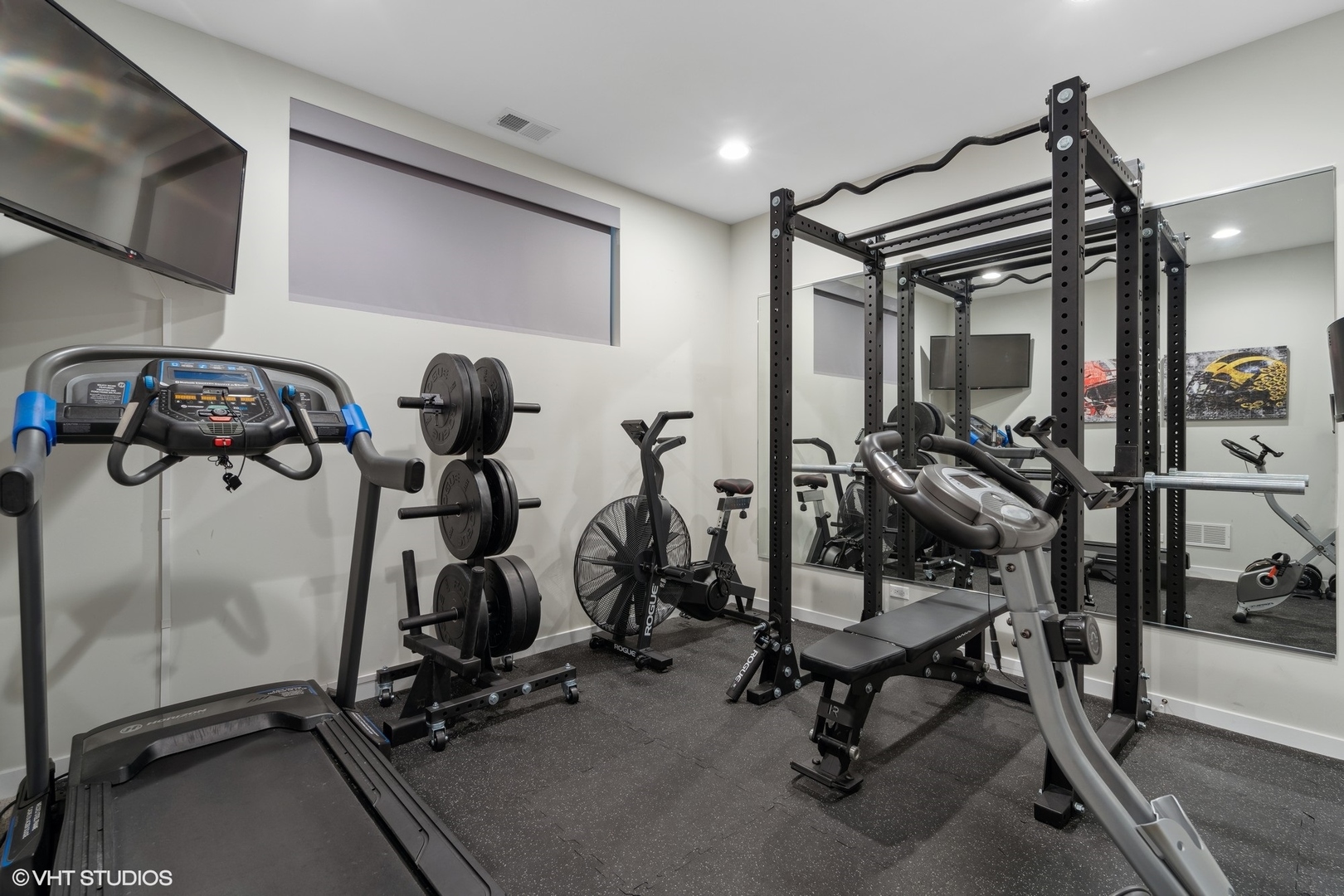 1033 South Racine Avenue, Unit 1S Chicago, IL 60607 - Photo 24 of 29 a view of a room with gym equipment
