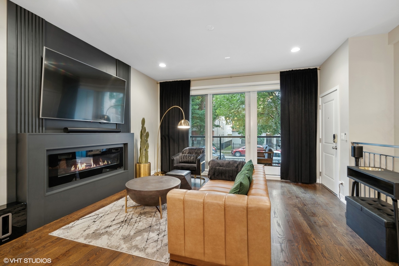 1033 South Racine Avenue, Unit 1S Chicago, IL 60607 - Photo 4 of 29 a living room with furniture and a fireplace