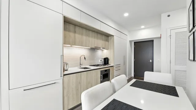 $3,200 | 211 North Harbor Drive, Unit 3605, Chicago, IL 60601