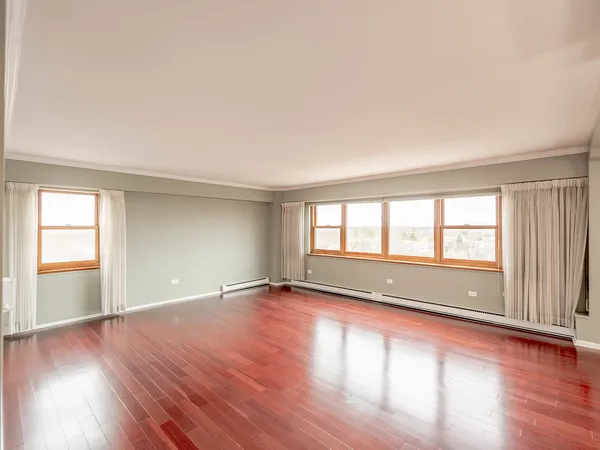 $229,900 | 141 North La Grange Road, Unit 801, La Grange, IL 60525
