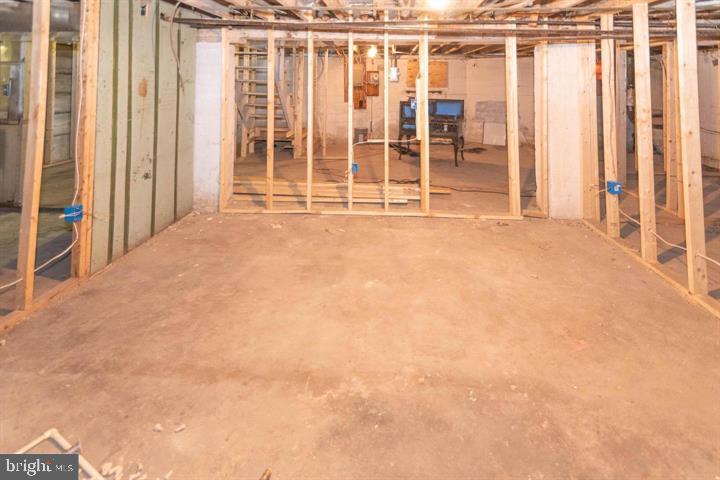 3900 5th Street Baltimore, MD 21225 - Photo 12 of 32 an empty room with windows