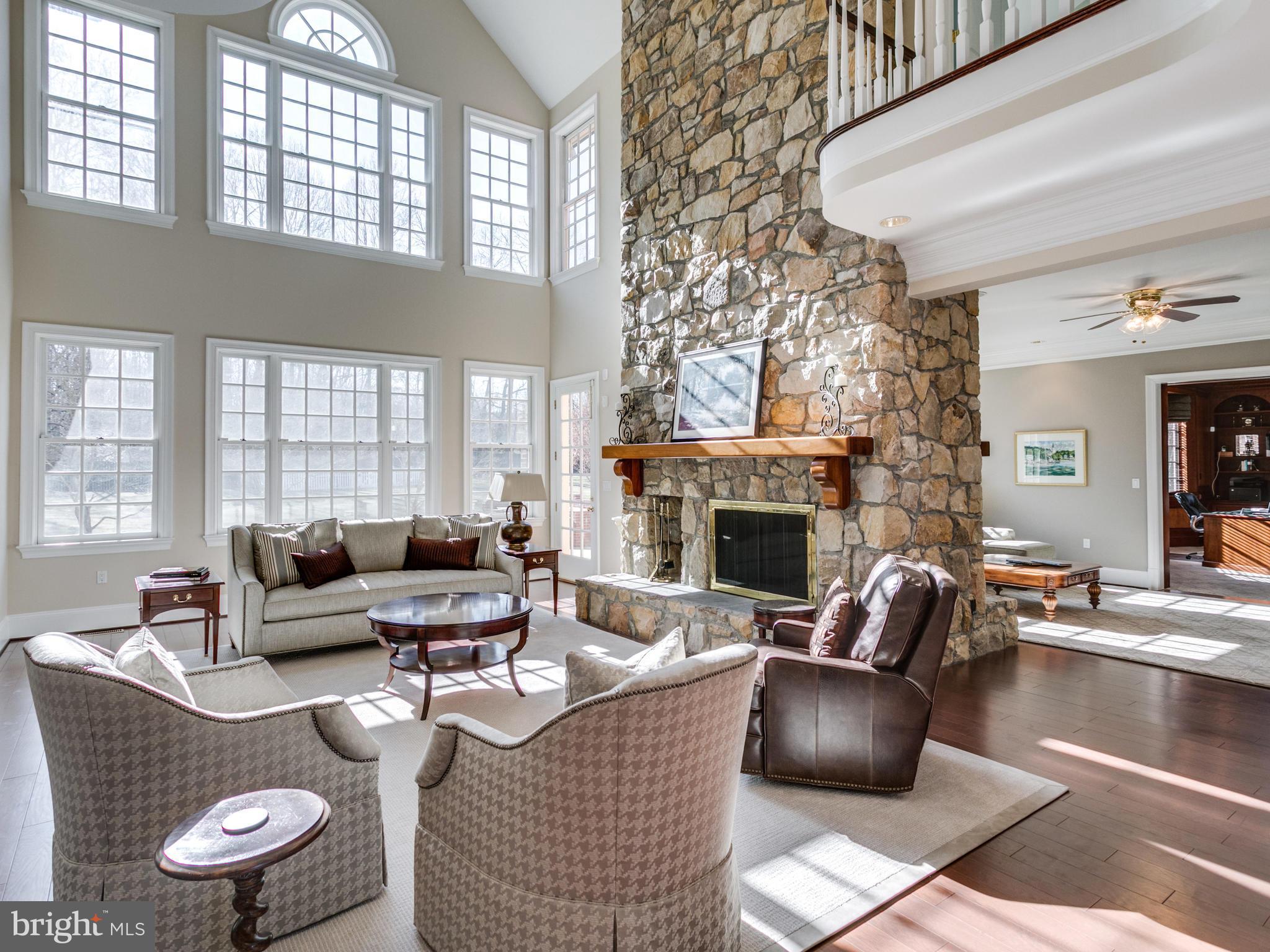 10207 East Hunter Valley Road Vienna, VA 22181 - Photo 4 of 26 Interior (General)