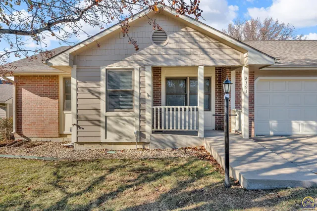 $245,000 | 2393 Southwest Honeysuckle Lane, Topeka, KS 66614