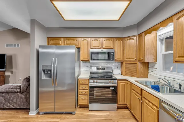 $245,000 | 2393 Southwest Honeysuckle Lane, Topeka, KS 66614