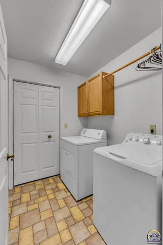 $245,000 | 2393 Southwest Honeysuckle Lane, Topeka, KS 66614