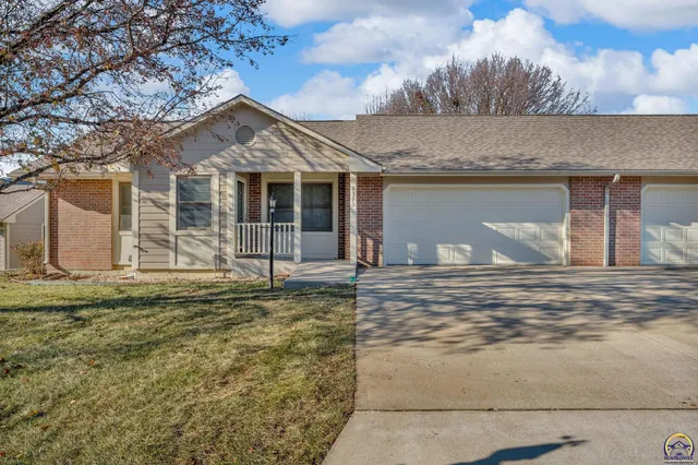 $245,000 | 2393 Southwest Honeysuckle Lane, Topeka, KS 66614