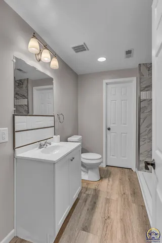 $245,000 | 2393 Southwest Honeysuckle Lane, Topeka, KS 66614