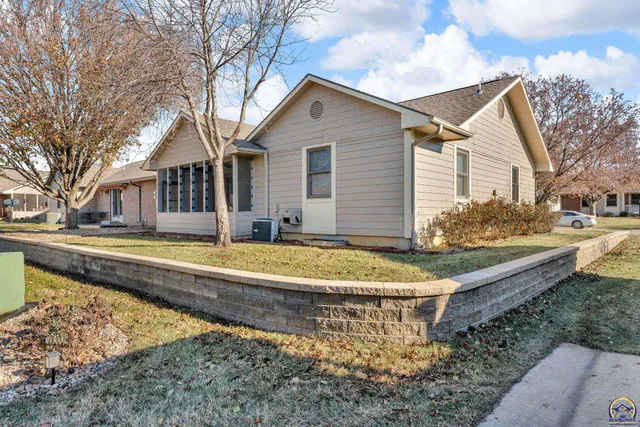 $245,000 | 2393 Southwest Honeysuckle Lane, Topeka, KS 66614
