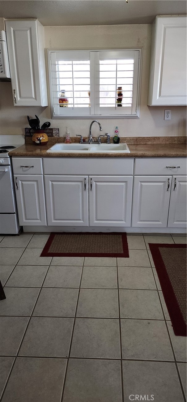 5120 Colorado River Road Blythe, CA 92225 - Photo 47 of 57 Casita kitchen