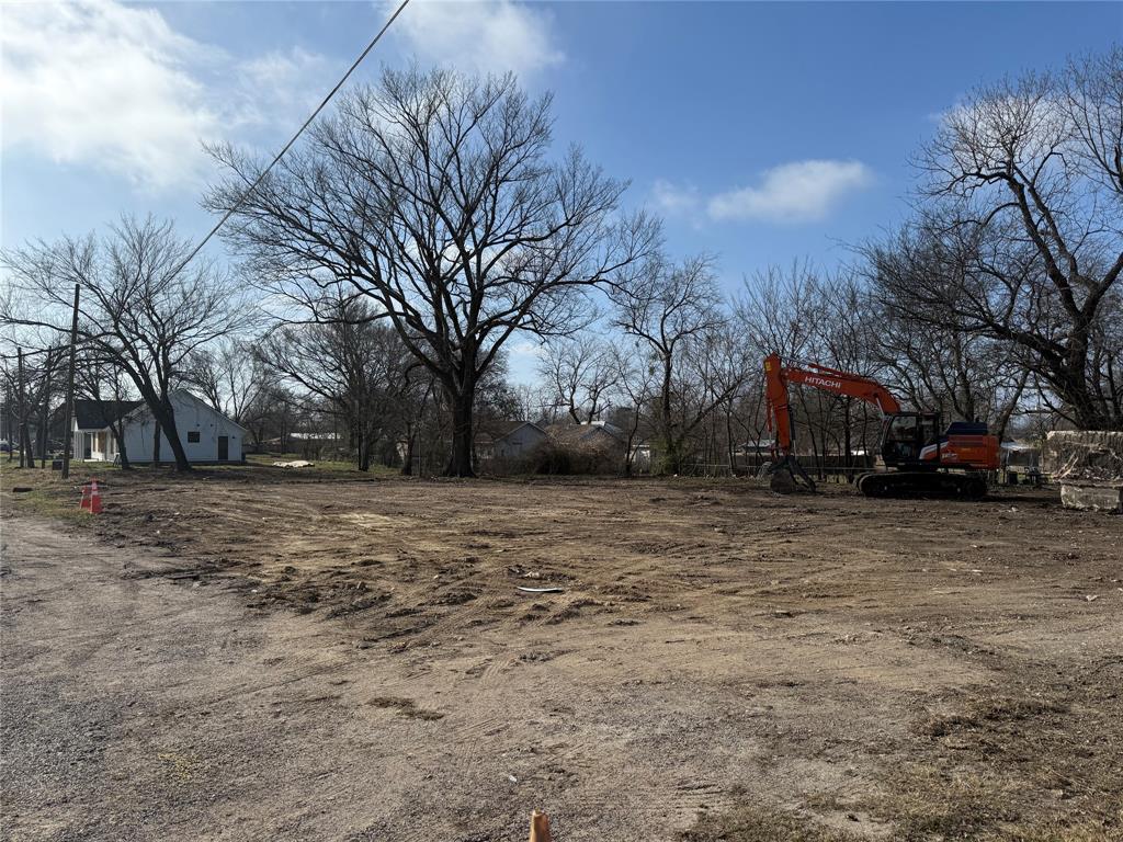 201 West Main Street Wolfe City, TX 75496 - Photo 2 of 14 a view of a yard with a house