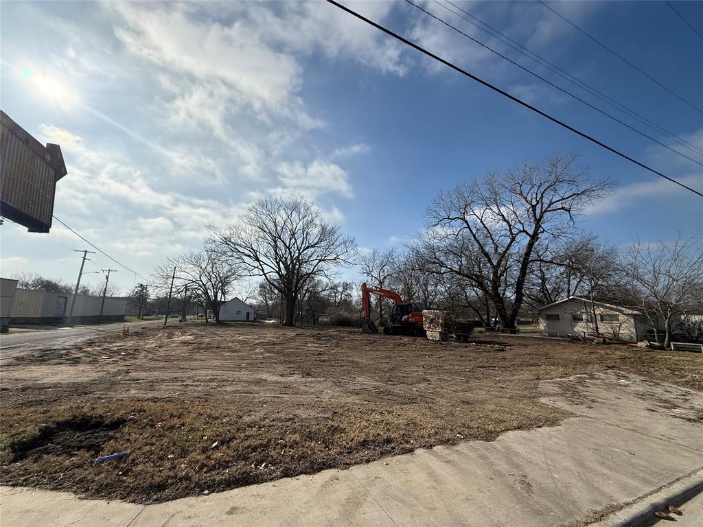 201 West Main Street Wolfe City, TX 75496 - Photo 7 of 14 a view of a yard with a house