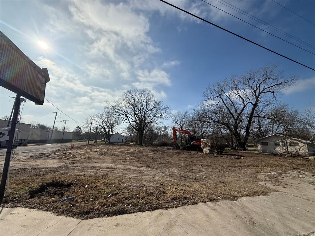 201 West Main Street Wolfe City, TX 75496 - Photo 10 of 14 a view of a yard with a house