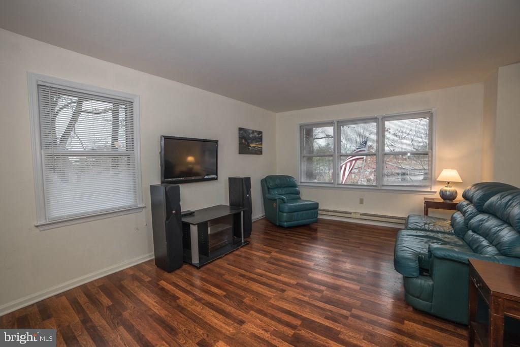 159 Torpedo Road Manahawkin, NJ 08050 - Photo 3 of 15