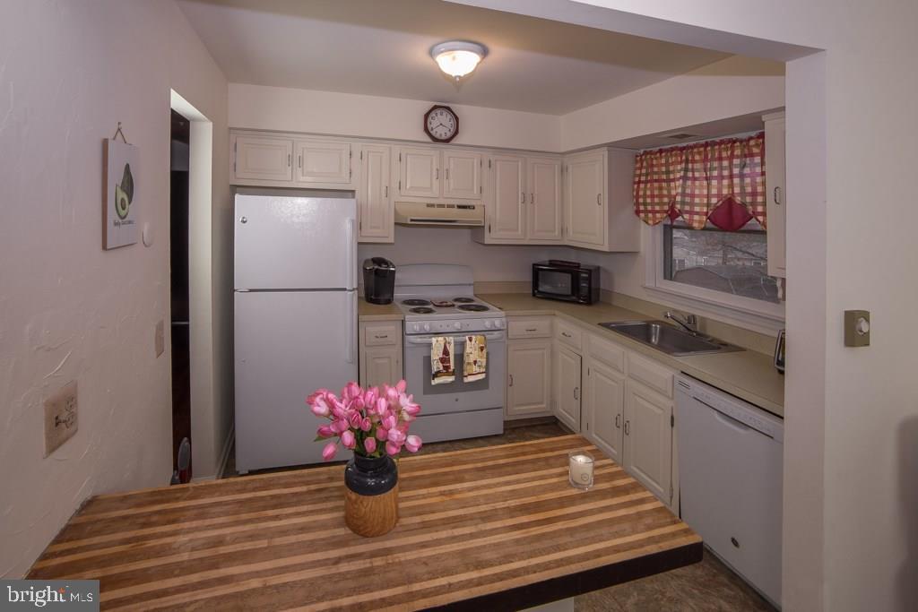 159 Torpedo Road Manahawkin, NJ 08050 - Photo 5 of 15