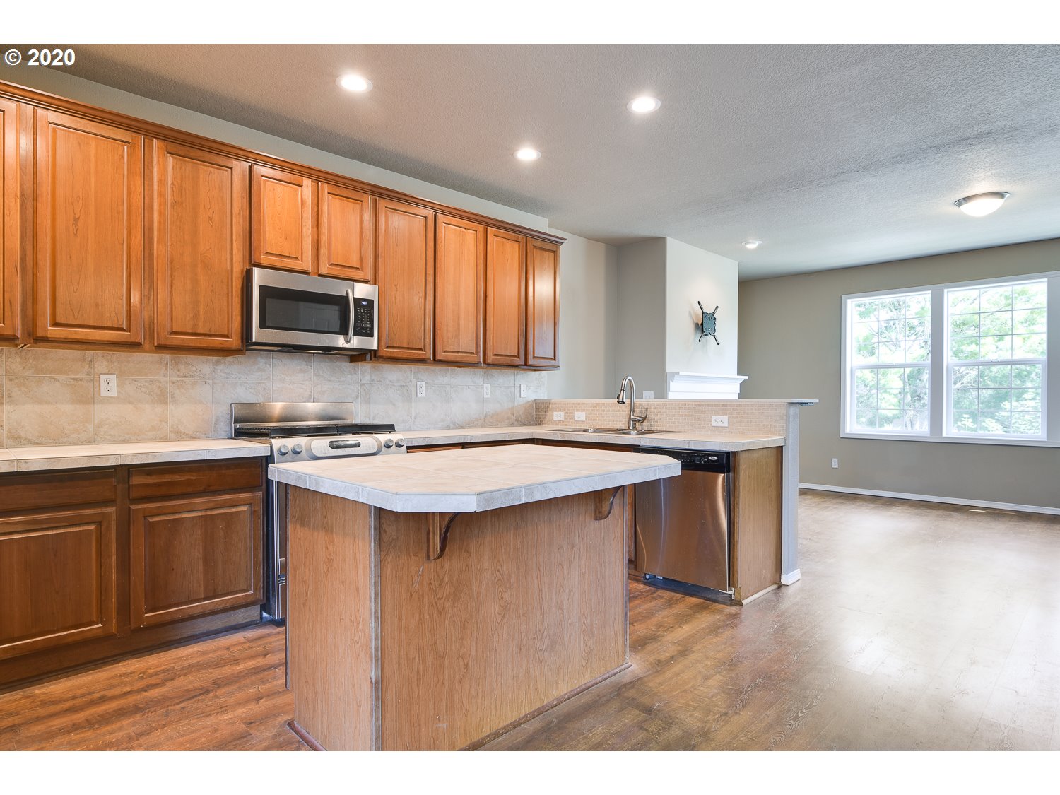 4841 Southeast Davis Road Hillsboro, OR 97123 - Photo 7 of 27 Gallery Image 7