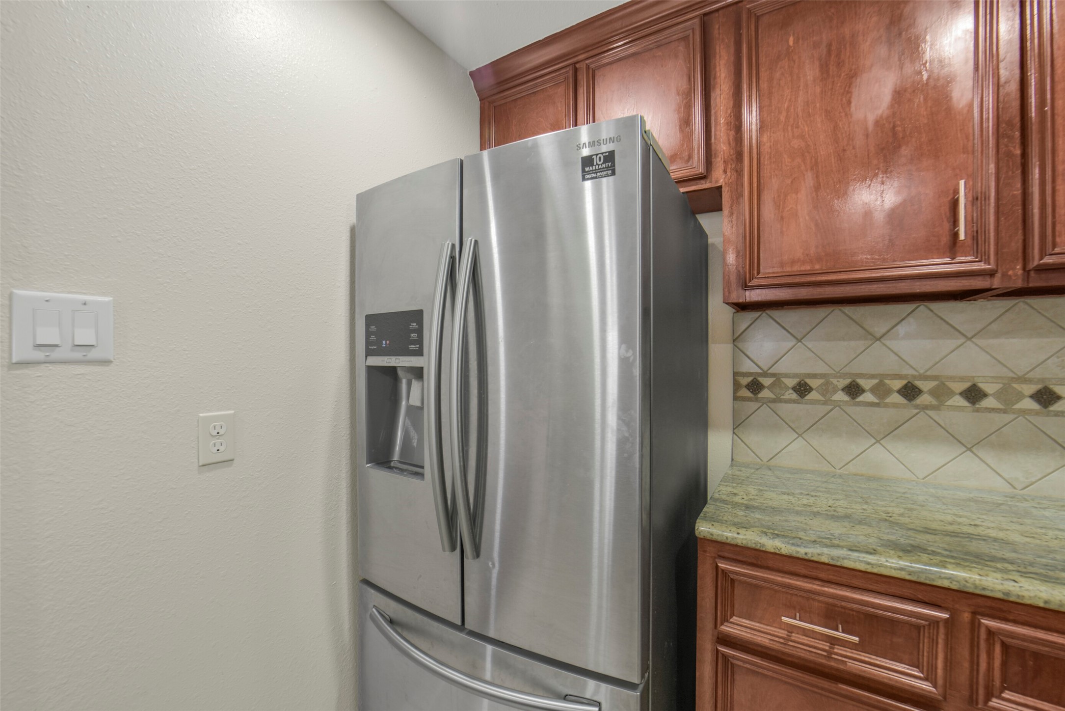 5707 Innsbruck Street Bellaire, TX 77401 - Photo 8 of 35 Refrigerator conveys with home.