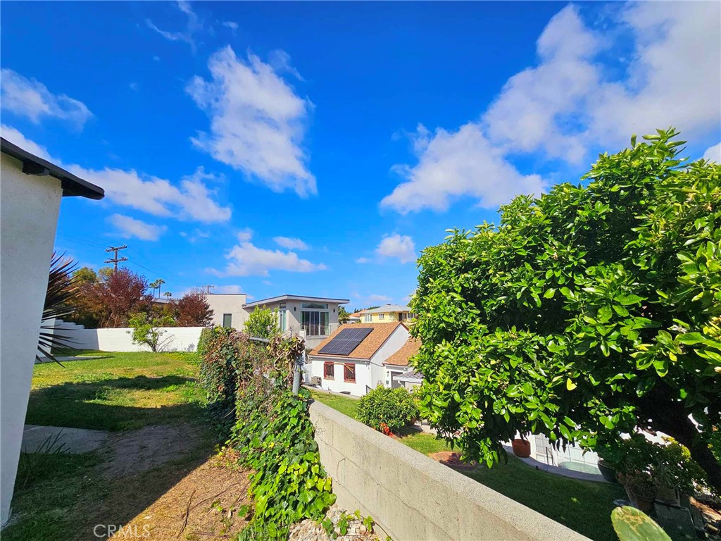 5259 Angeles Vista Boulevard View Park, CA 90043 - Photo 37 of 42 a view of a yard