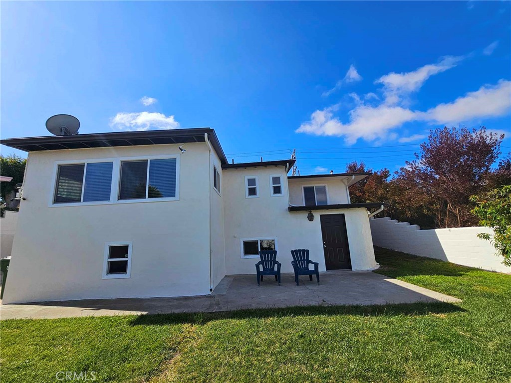5259 Angeles Vista Boulevard View Park, CA 90043 - Photo 39 of 42 a view of house with yard