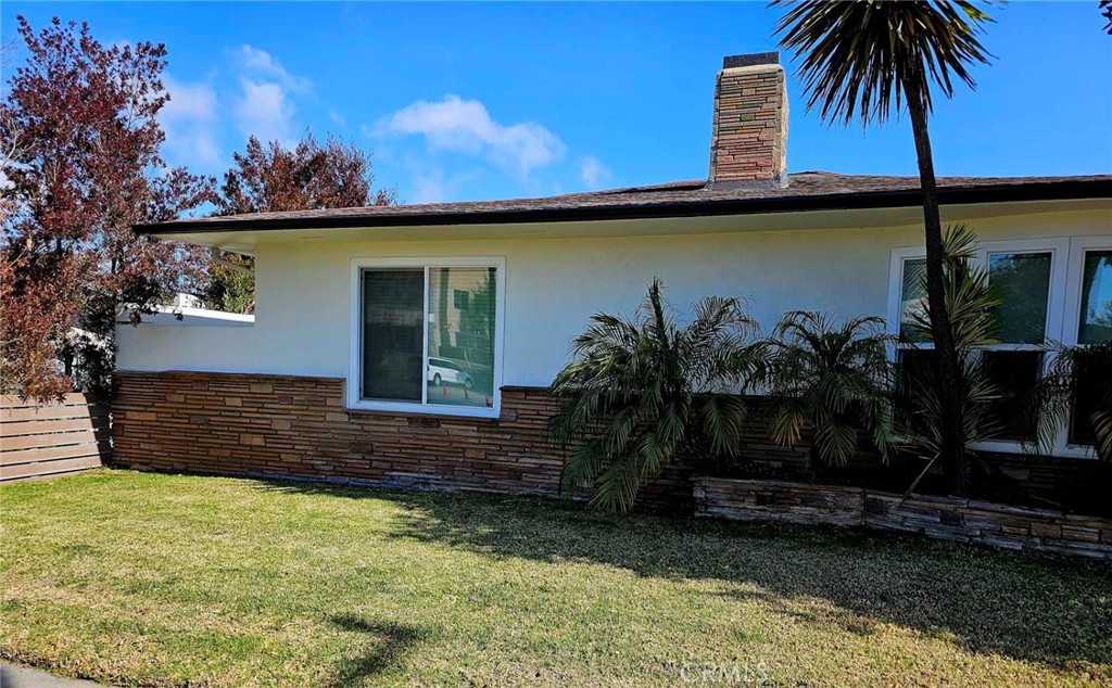 5259 Angeles Vista Boulevard View Park, CA 90043 - Photo 4 of 42 a view of a house with a yard