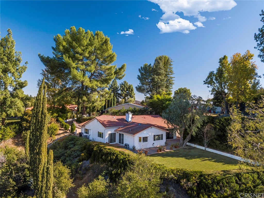 a view of a house with a big yard