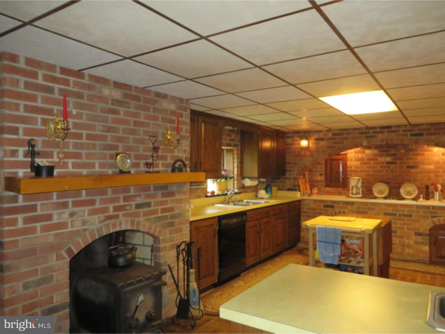 909 Newcomen Road Chester Springs, PA 19425 - Photo 5 of 25 Gallery Image 5