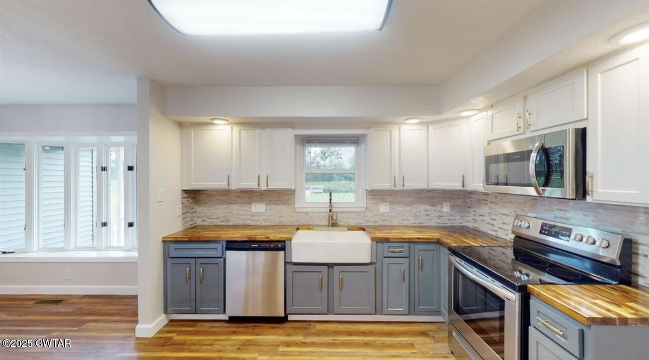 40 J D Barr Road Milan, TN 38358 - Photo 4 of 28 a kitchen with stainless steel appliances granite countertop a sink and a stove