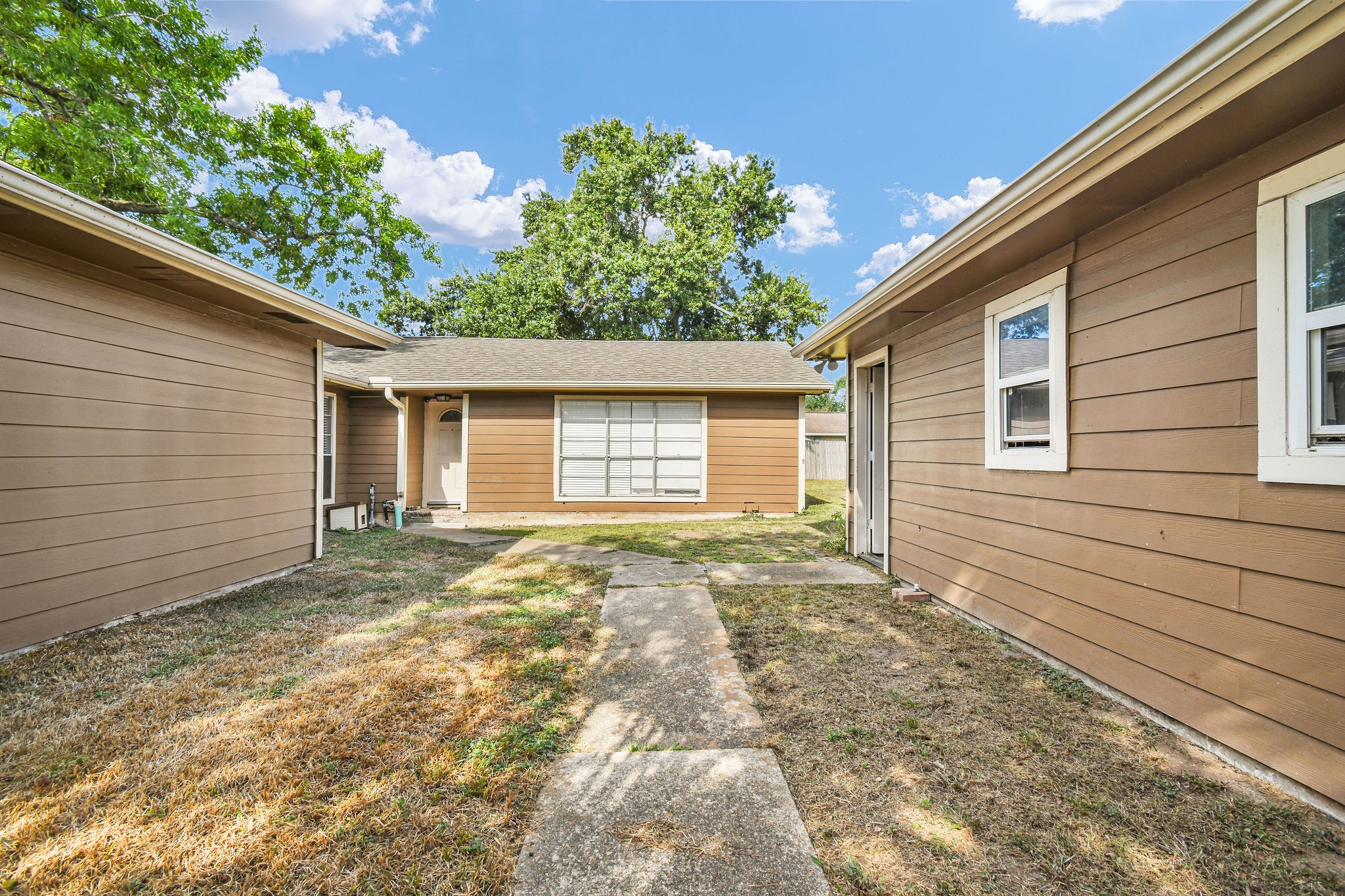 16103 Tibet Road Friendswood, TX 77546 - Photo 4 of 38 Gallery Image 4