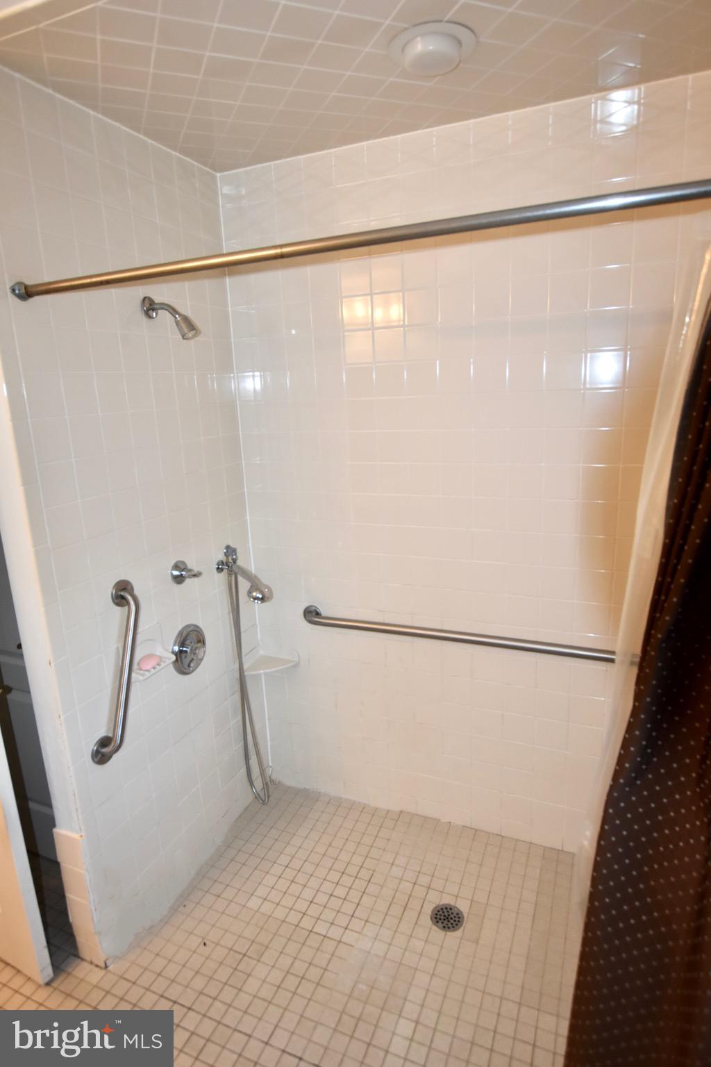 3 Patterson Lane Sicklerville, NJ 08081 - Photo 21 of 41 Roll-in/Zero entry Shower