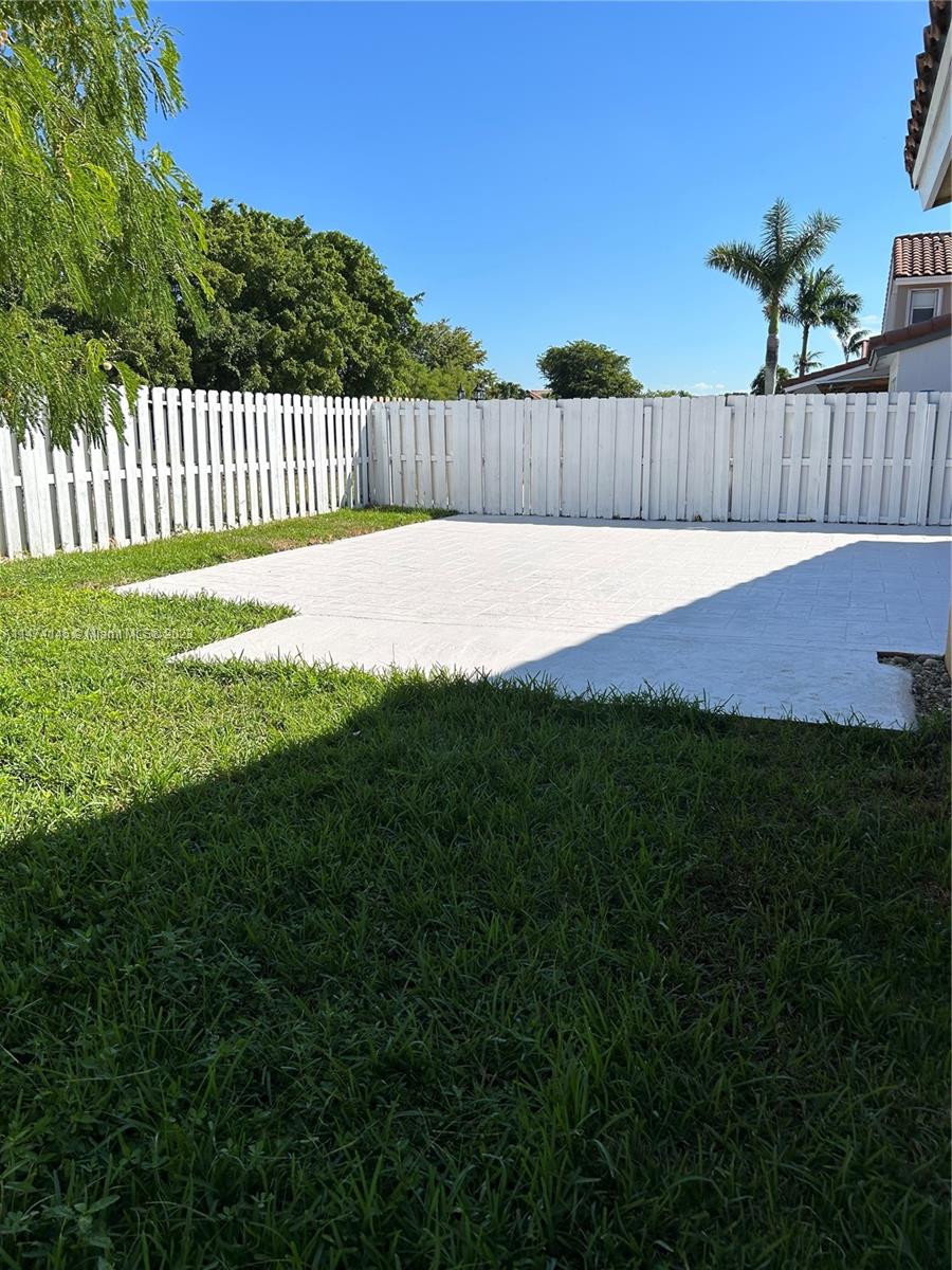 Three Lakes Miami, FL 33186 - Photo 24 of 32 a view of a yard with wooden fence