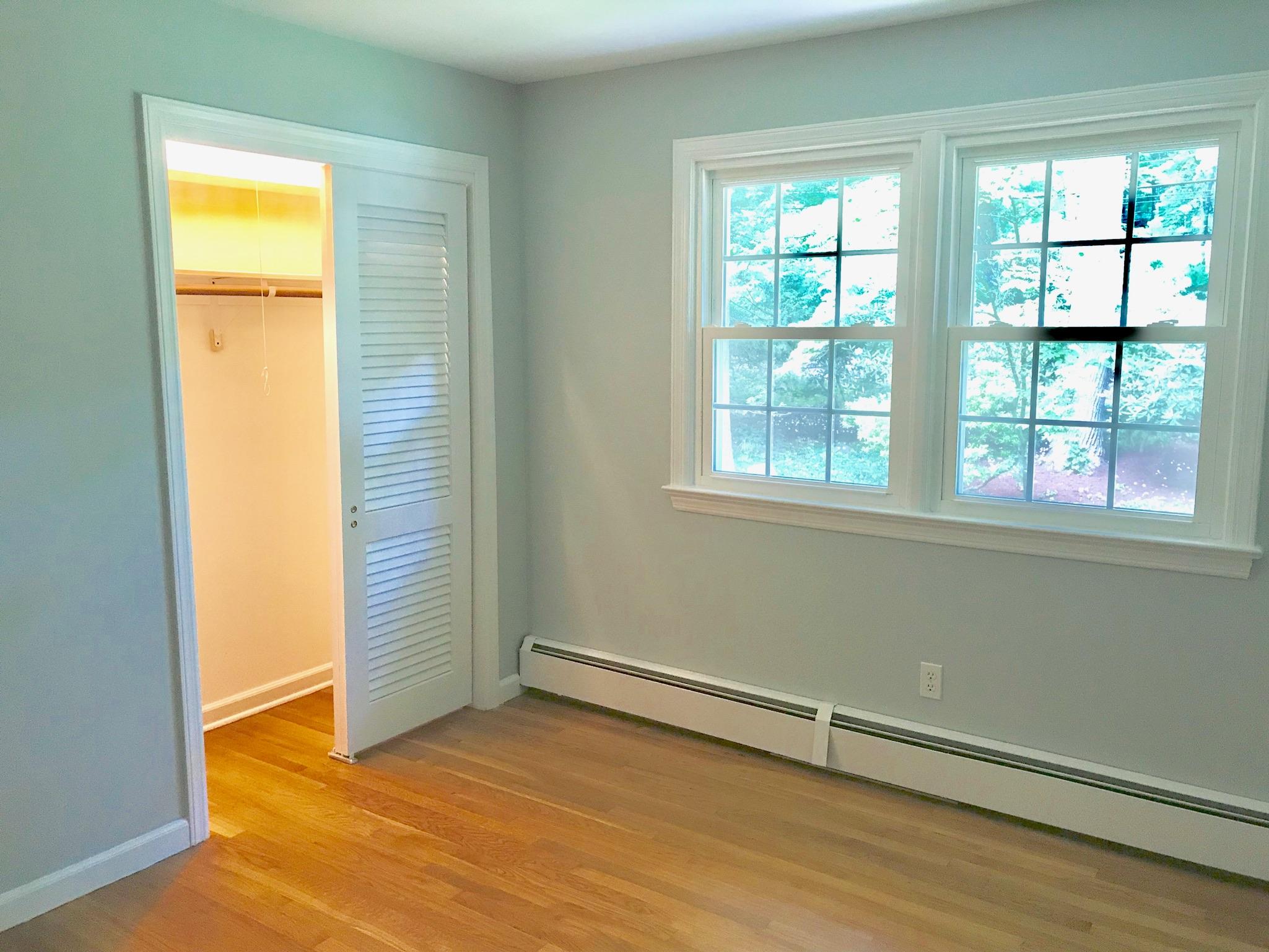 191 Laurel Road New Canaan, CT 06840 - Photo 25 of 39 an empty room with window