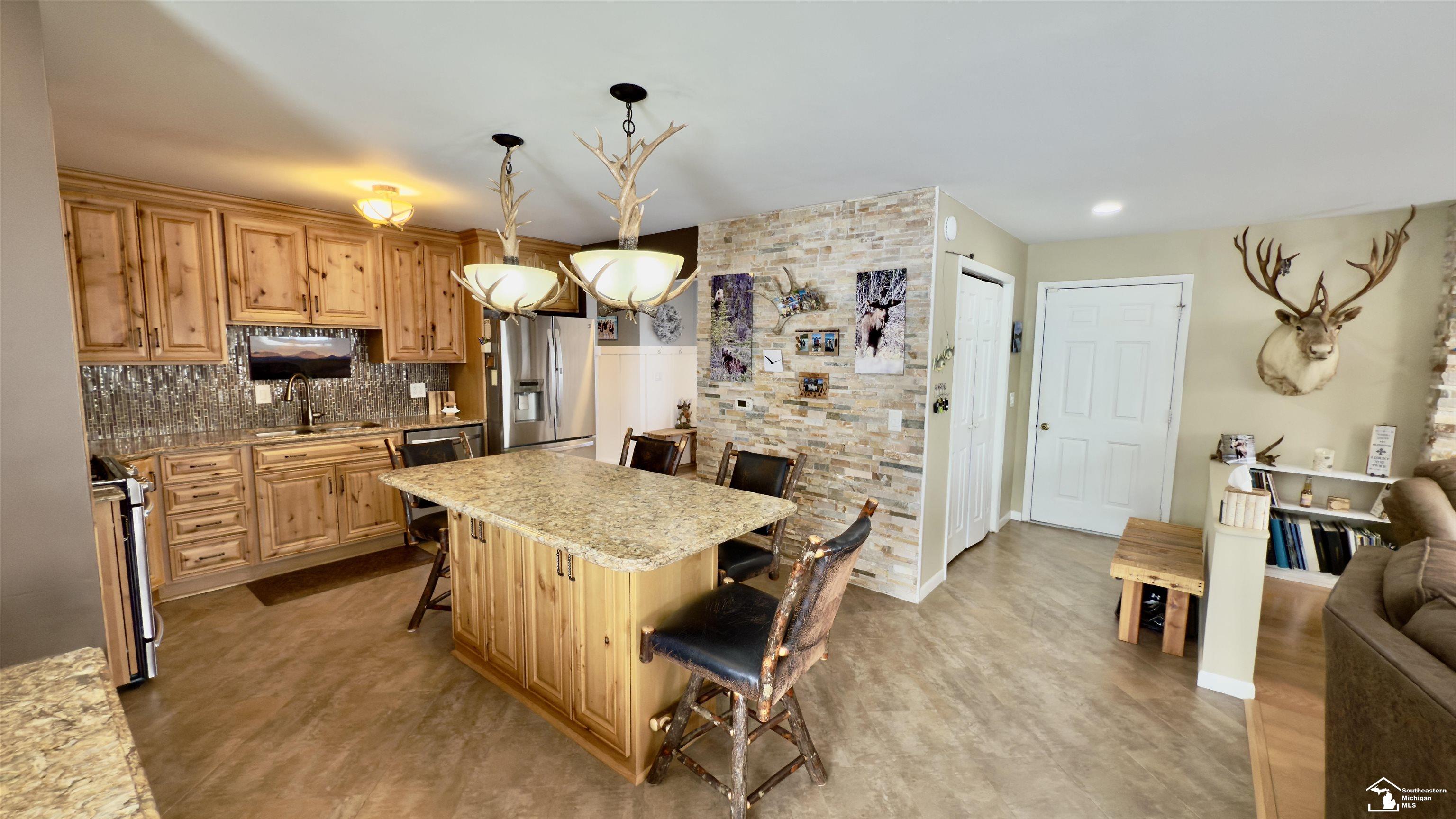 818 South Raisinville Road Monroe, MI 48161 - Photo 11 of 37