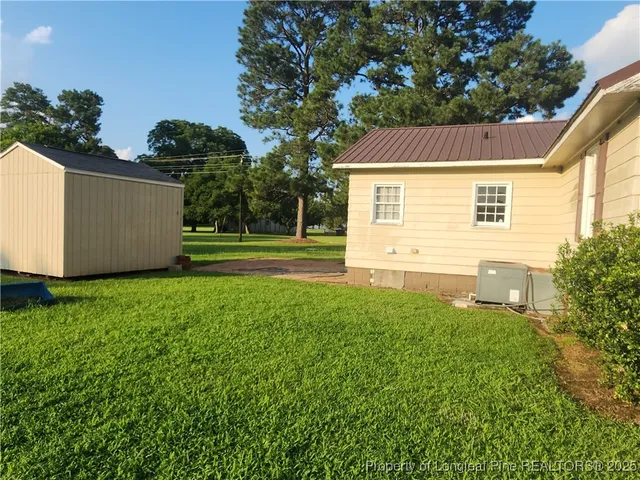 a view of a backyard with tree