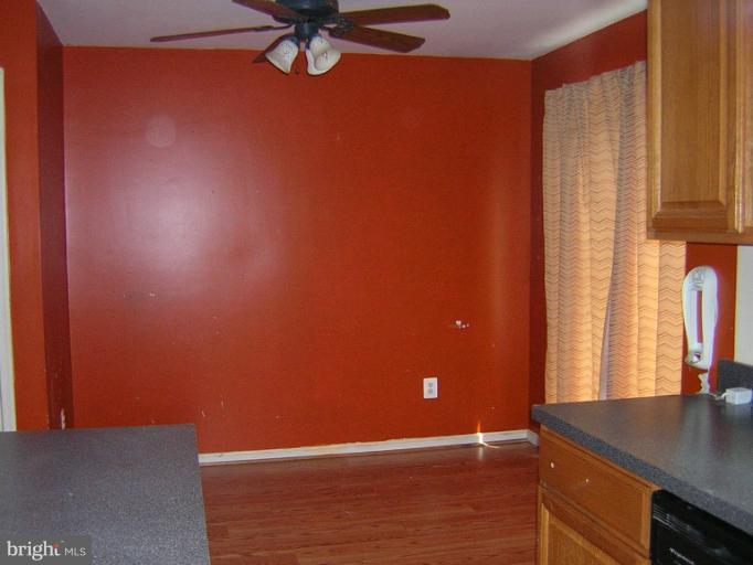 14829 Bolton Road Centreville, VA 20121 - Photo 2 of 27 Dining Room