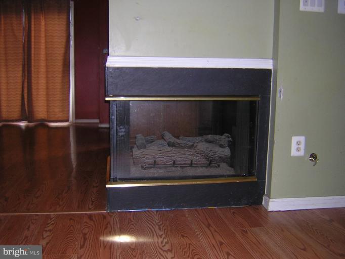 14829 Bolton Road Centreville, VA 20121 - Photo 11 of 27 Interior (General)