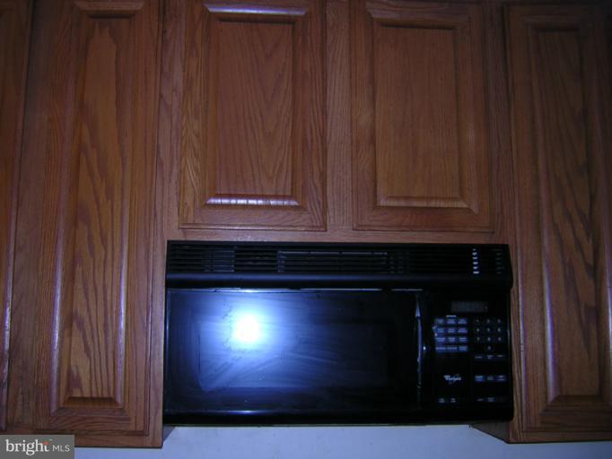 14829 Bolton Road Centreville, VA 20121 - Photo 12 of 27 Kitchen