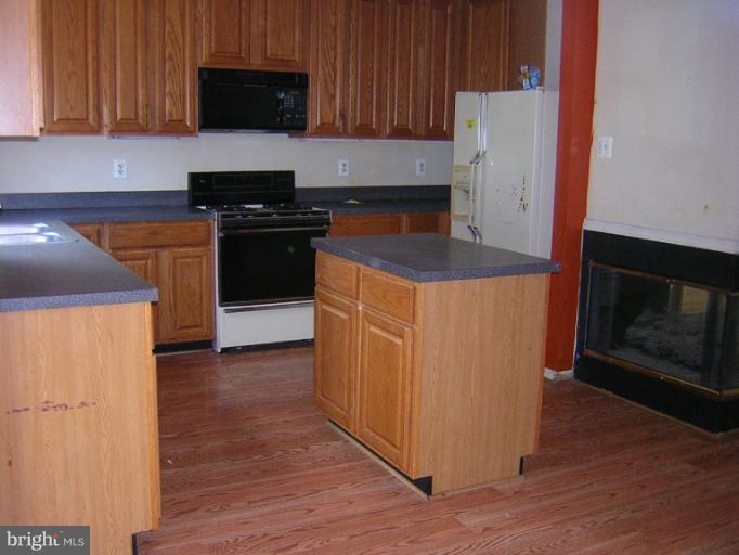 14829 Bolton Road Centreville, VA 20121 - Photo 18 of 27 Kitchen