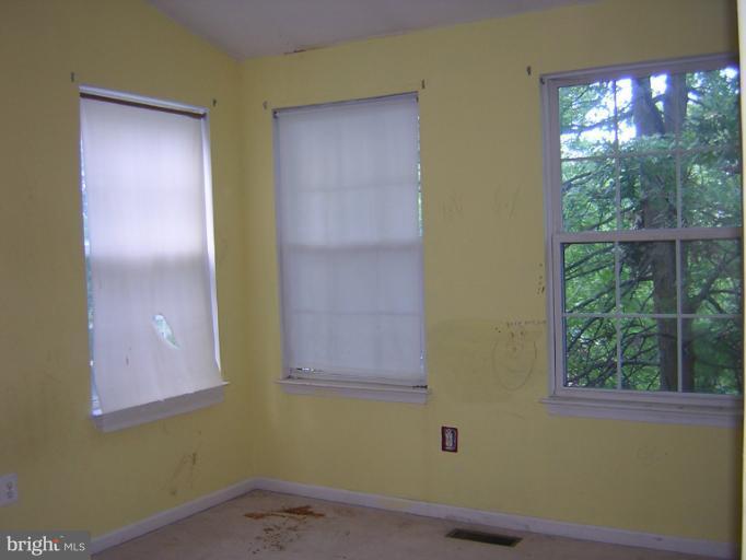 14829 Bolton Road Centreville, VA 20121 - Photo 26 of 27 Bedroom