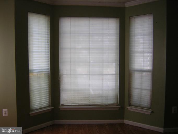 14829 Bolton Road Centreville, VA 20121 - Photo 10 of 27 Living Room